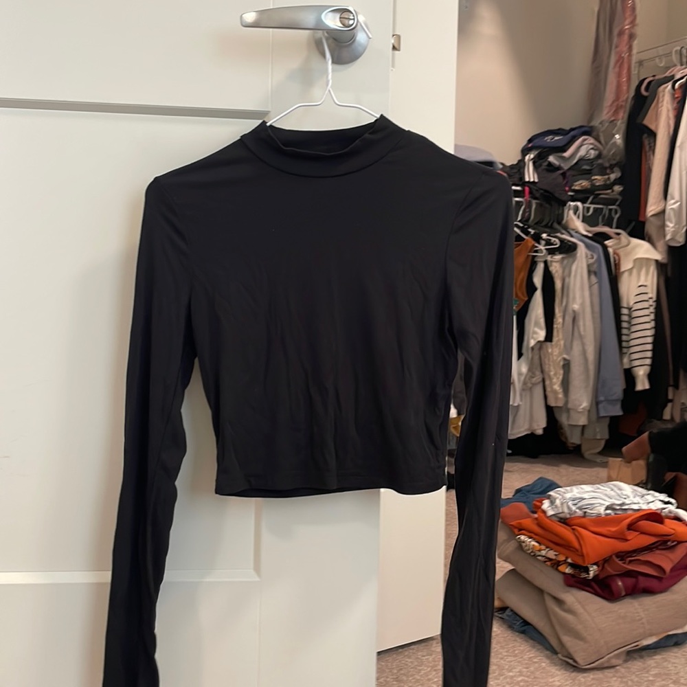 All black fits XS/S. Unsure of the brand.